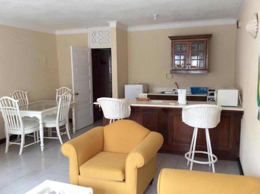 Lush Tropical Apartment Located In A 4-Star Resort Рънауей Бей Екстериор снимка