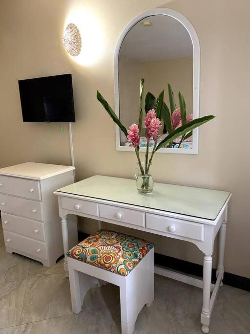Lush Tropical Apartment Located In A 4-Star Resort Рънауей Бей Екстериор снимка