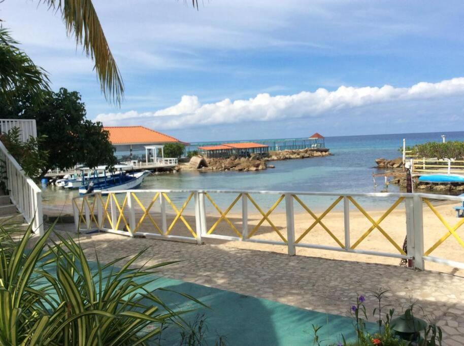Lush Tropical Apartment Located In A 4-Star Resort Рънауей Бей Екстериор снимка