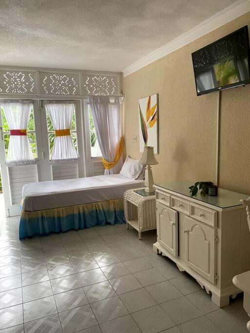 Lush Tropical Apartment Located In A 4-Star Resort Рънауей Бей Екстериор снимка