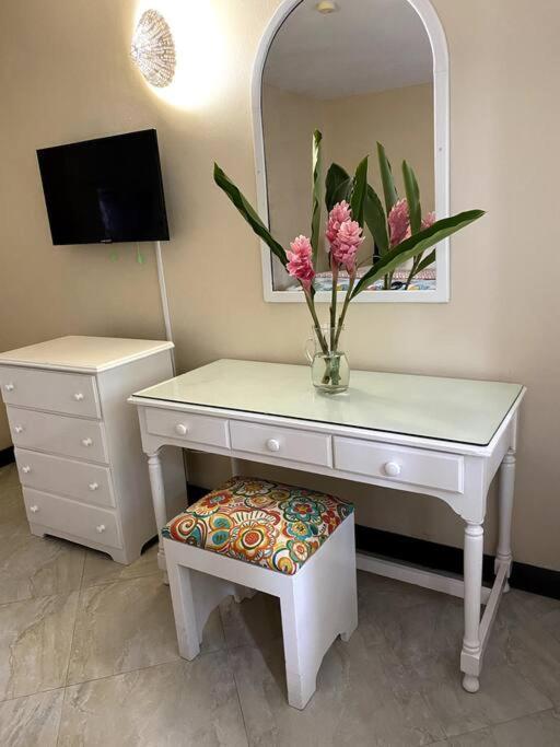 Lush Tropical Apartment Located In A 4-Star Resort Рънауей Бей Екстериор снимка